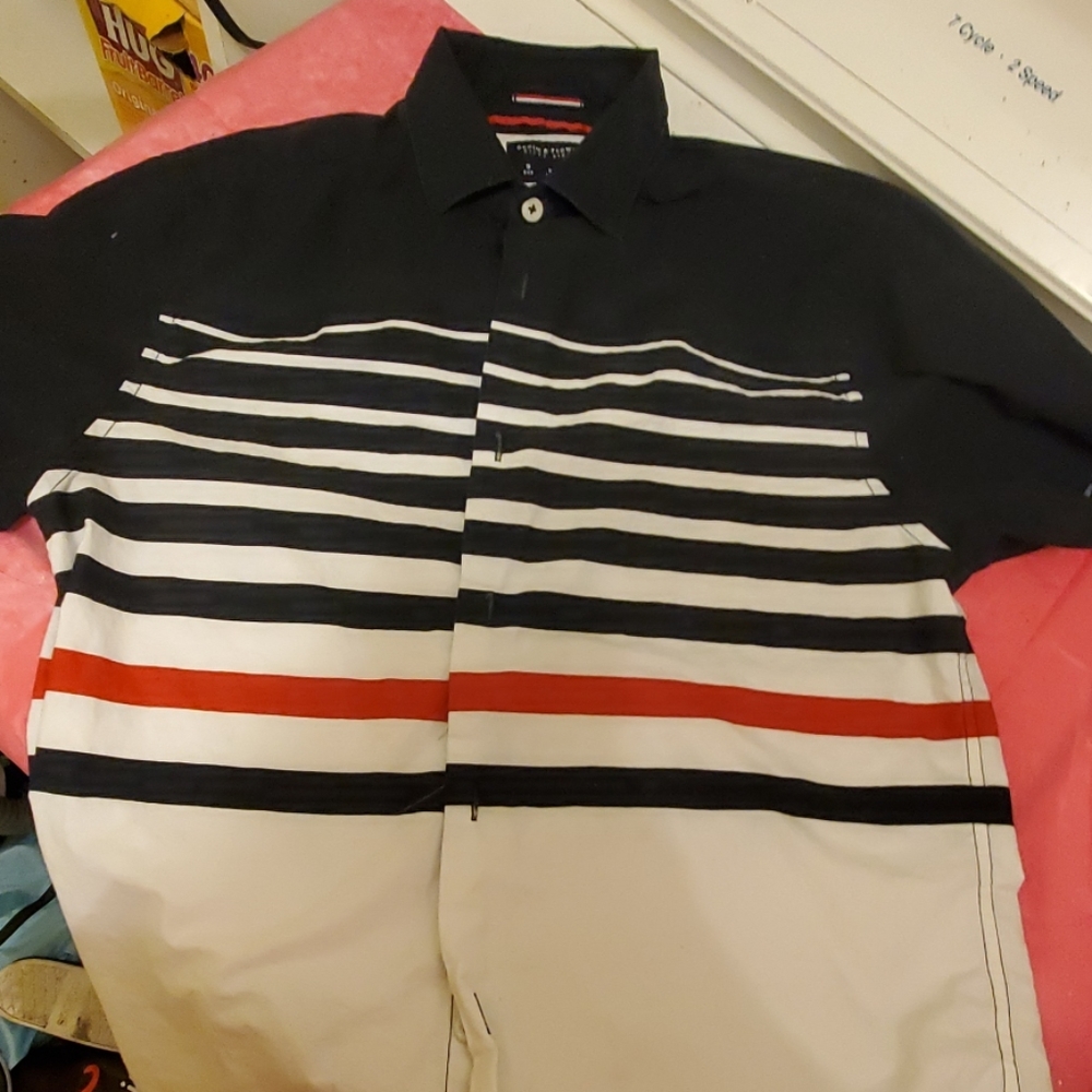 Short sleeve button down